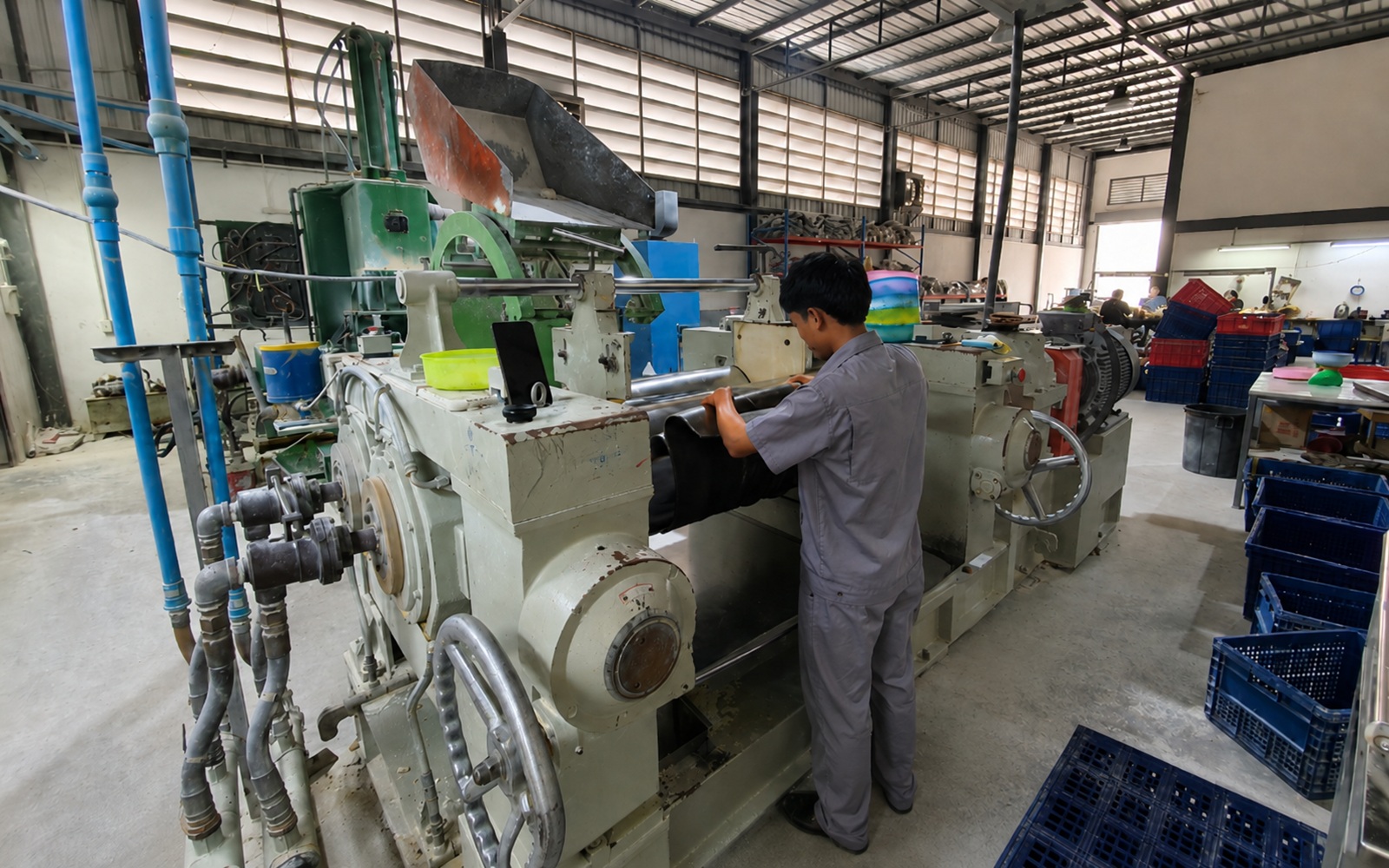 Natural rubber mixing process for footwear components